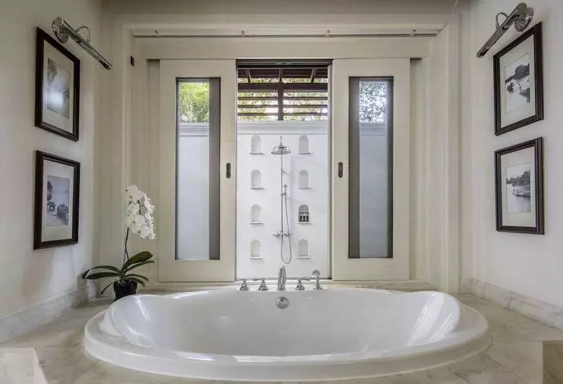 Suite with Pool