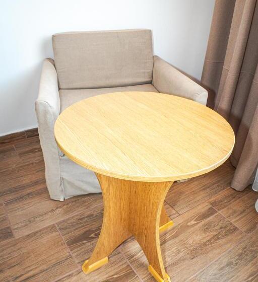 اتاق استاندارد سه نفره, Aurora