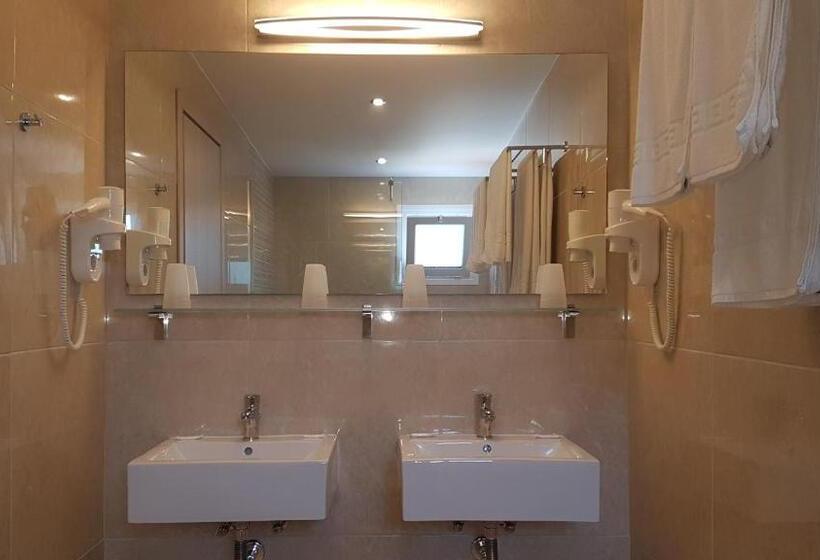 Четырехместный Номер Superior, Prassino Nissi