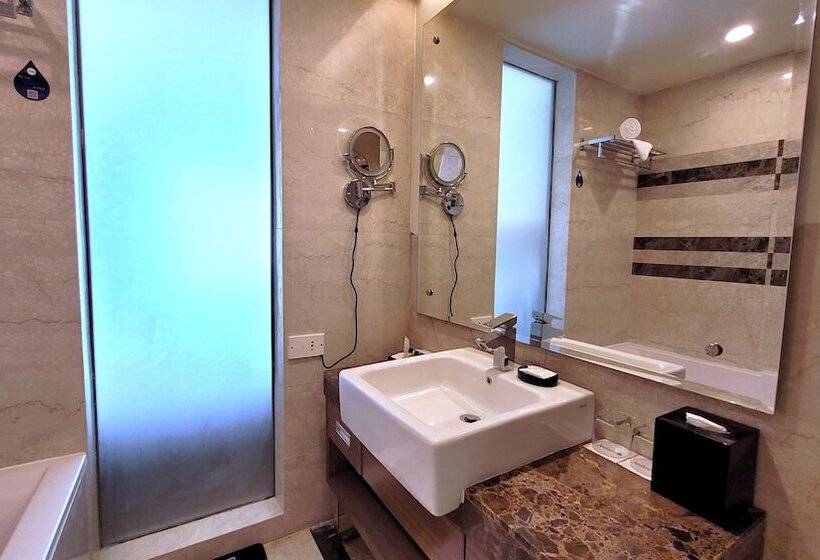 주니어 스위트, Radisson Blu Hotel, Greater Noida