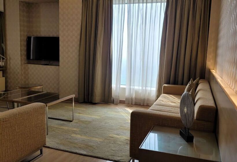 주니어 스위트, Radisson Blu Hotel, Greater Noida