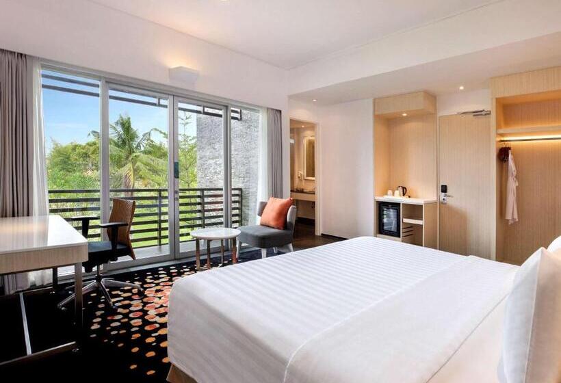 プールの見えるスーペリアルーム, Novotel Palembang