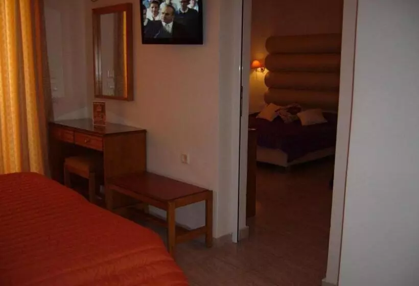 Deluxe Neljän Hengen Huone, Rhodian Rose