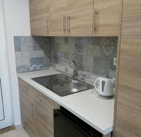 デラックスファミリールーム, Rhodian Rose