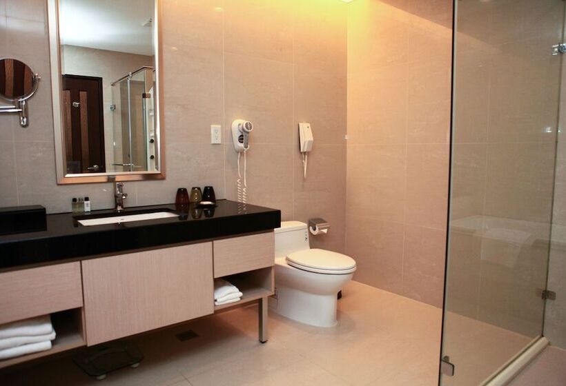 Háromágyas Deluxe Szoba, Golden Tulip Zhong Xin Hotel Taichung