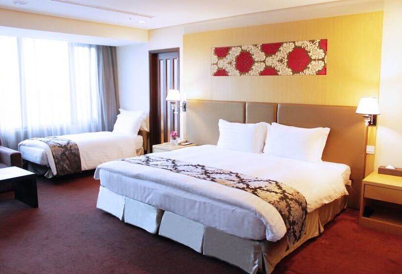 اتاق لوکس سه تخته, Golden Tulip Zhong Xin Hotel Taichung