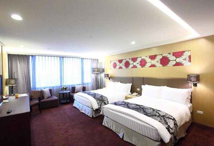 Négyágyas Superior Szoba, Golden Tulip Zhong Xin Hotel Taichung