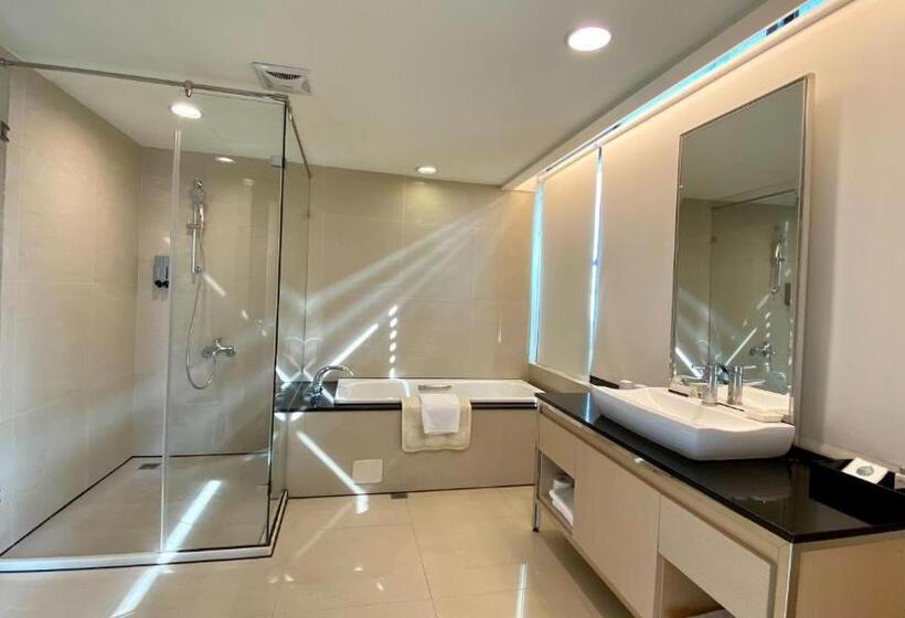 Háromágyas Deluxe Szoba, Golden Tulip Zhong Xin Hotel Taichung