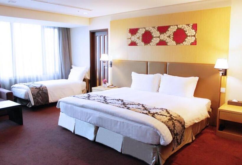 Háromágyas Deluxe Szoba, Golden Tulip Zhong Xin Hotel Taichung