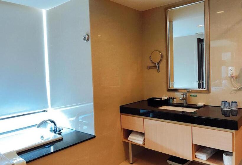 Háromágyas Deluxe Szoba, Golden Tulip Zhong Xin Hotel Taichung