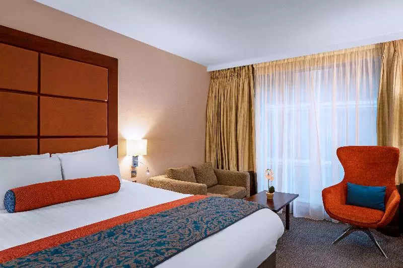 身障者適用クイーンサイズベッドルーム, Candlewood Suites Lexington, An Ihg