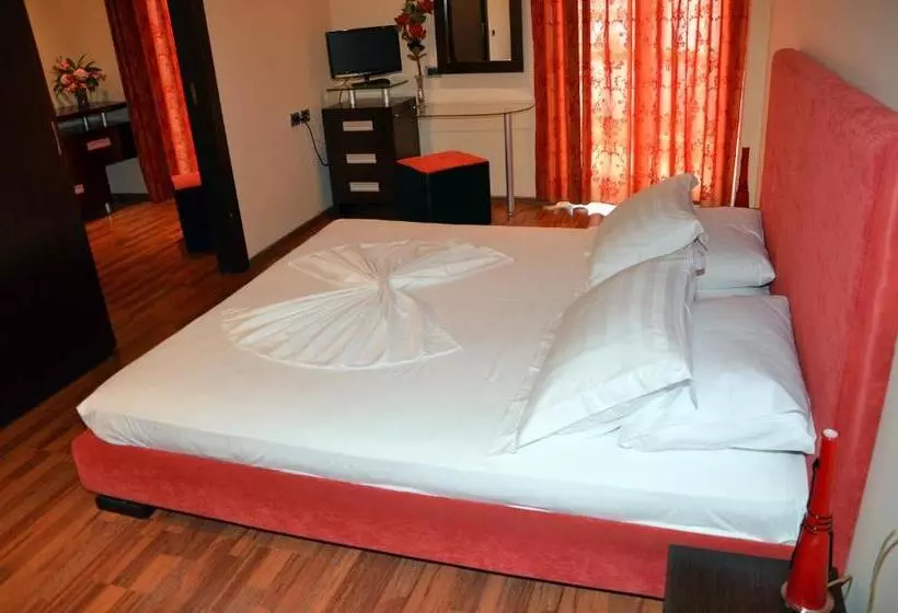 سوییت جونیور, Brilant Saranda