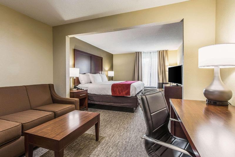 מיטת קינג בסוויטה, Comfort Inn & Suites Greenwood Near University