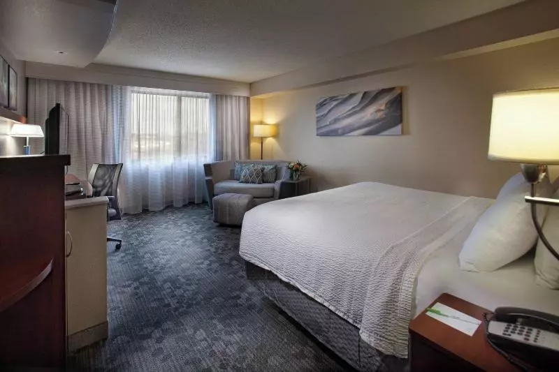 キングサイズベッドのスタンダードルーム, Courtyard By Marriott Fayetteville