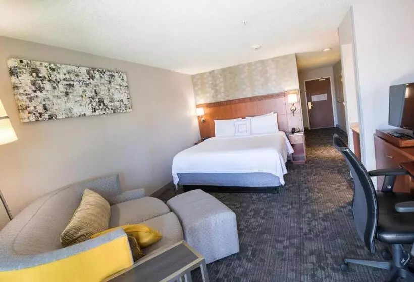 キングサイズベッドのスタンダードルーム, Courtyard By Marriott Merced