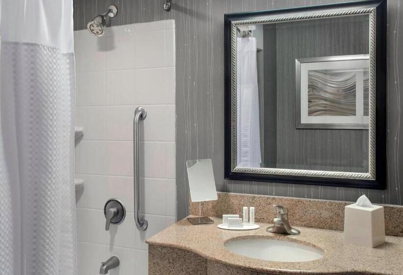 מיטת קינג בסוויטה, Courtyard By Marriott Paramus