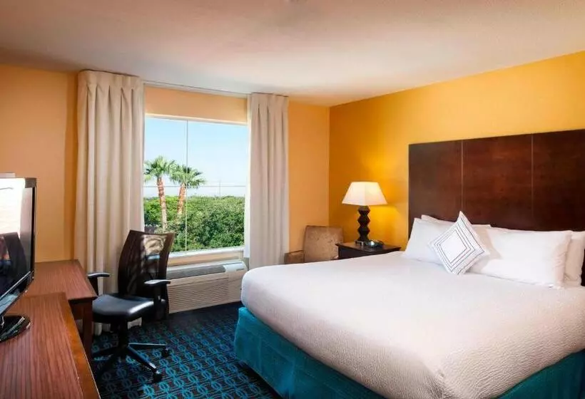 キングサイズベッドのスタンダードルーム, Fairfield Inn & Suites Houston Intercontinental Airport