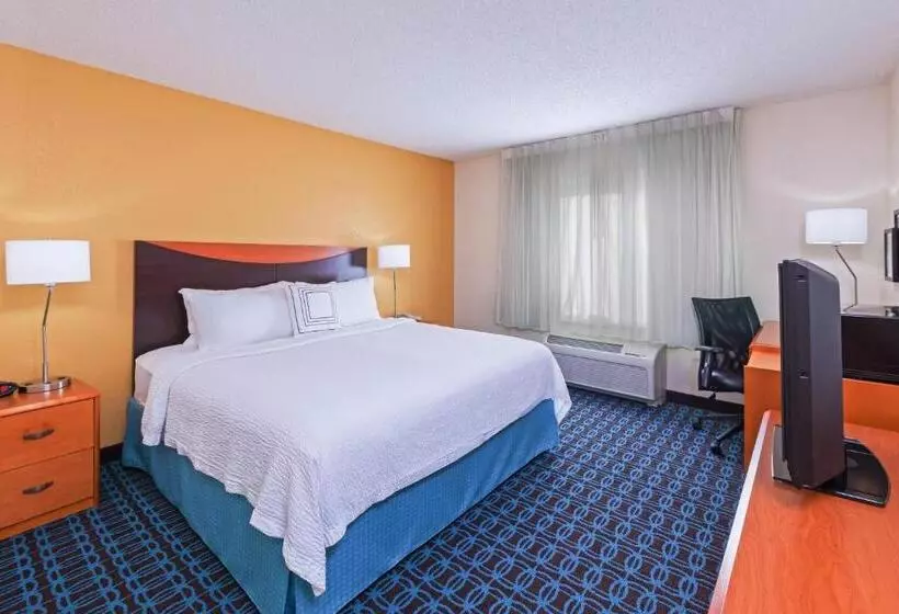 キングサイズベッドのスタンダードルーム, Fairfield Inn & Suites Houston Intercontinental Airport
