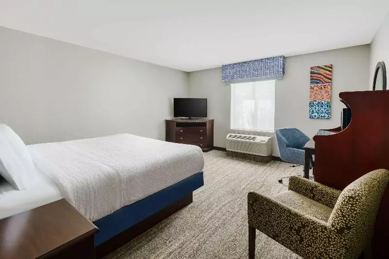 身障者適用キングサイズベッドルーム, Hampton Inn & Suites West Sacramento
