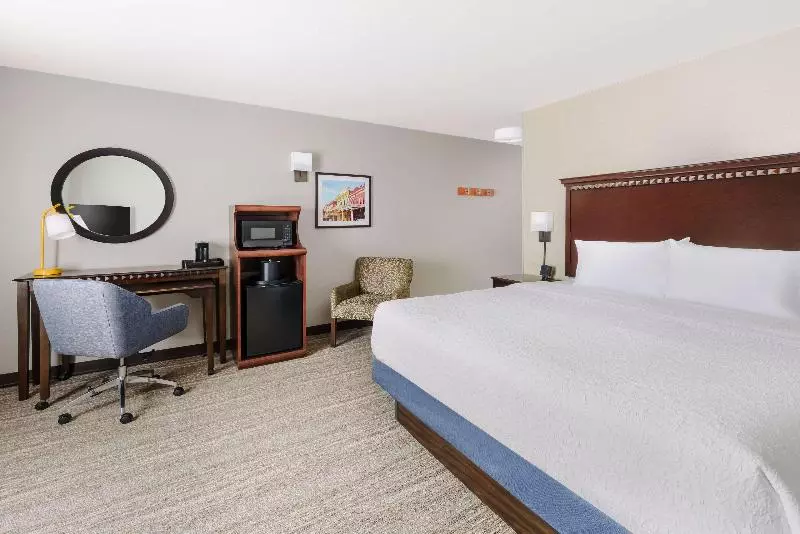 身障者適用キングサイズベッドルーム, Hampton Inn & Suites West Sacramento