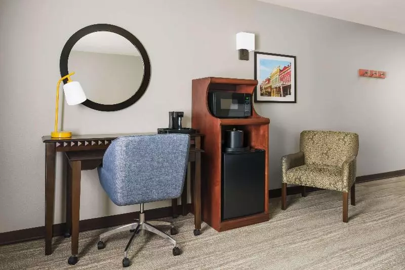 身障者適用キングサイズベッドルーム, Hampton Inn & Suites West Sacramento
