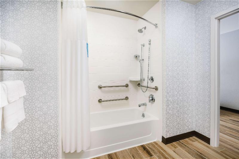 장애인을 위한 킹사이즈 침대 스탠다드 룸, Hampton Inn & Suites West Sacramento