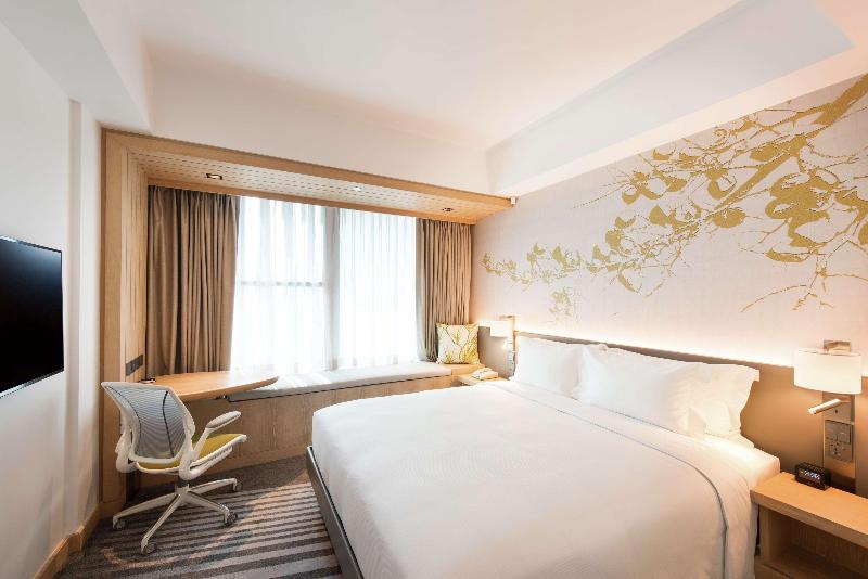 Deluxe Room King Size Bed, Hilton Garden Inn Singapore Serangoon
