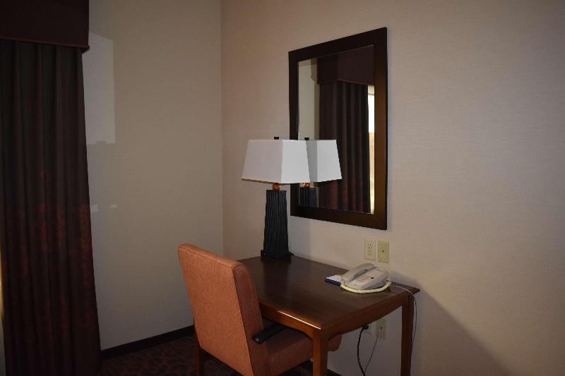 キングサイズベッドのスイートルーム, Holiday Inn Express Hotel & Suites Lenoir City Knoxville Area, An Ihg