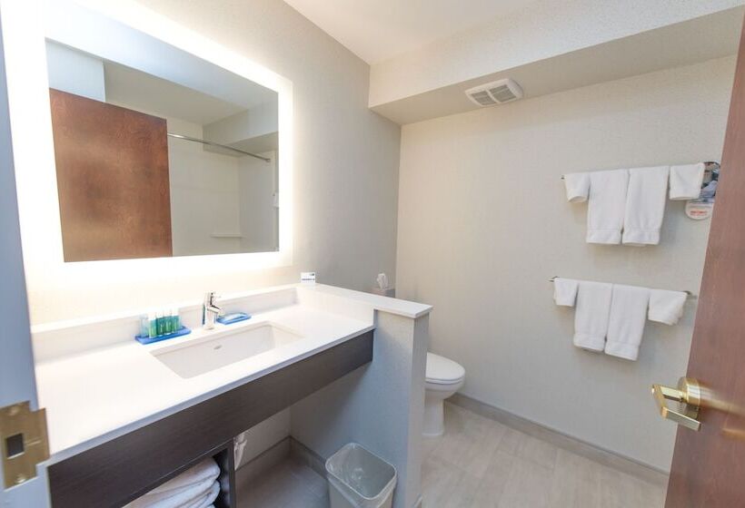 جناح, Holiday Inn Express Hotel & Suites Erie An Ihg