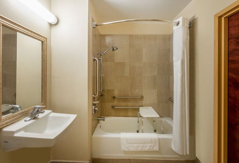 جناح لذوى الاحتياجات الخاصة, Holiday Inn Express Hotel & Suites Erie An Ihg