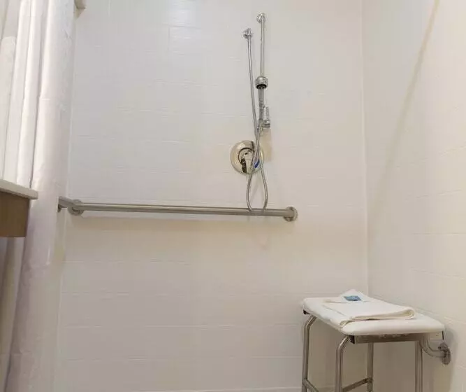 身障者適用スタンダードルーム, Holiday Inn Express Hotel & Suites Erie An Ihg