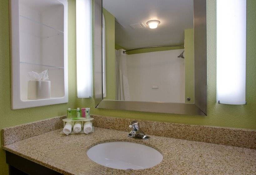 جناح لذوى الاحتياجات الخاصة, Holiday Inn Express Hotel Raleigh Southwest, An Ihg