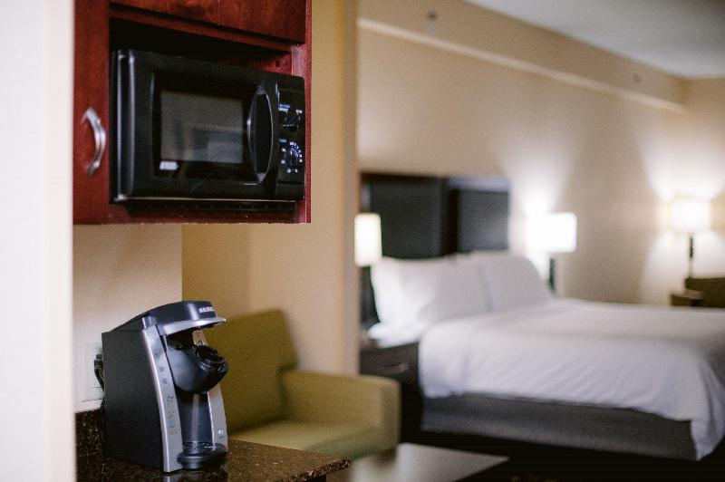 Люкс Кровать Кинг, Holiday Inn Express Hotel Raleigh Southwest, An Ihg