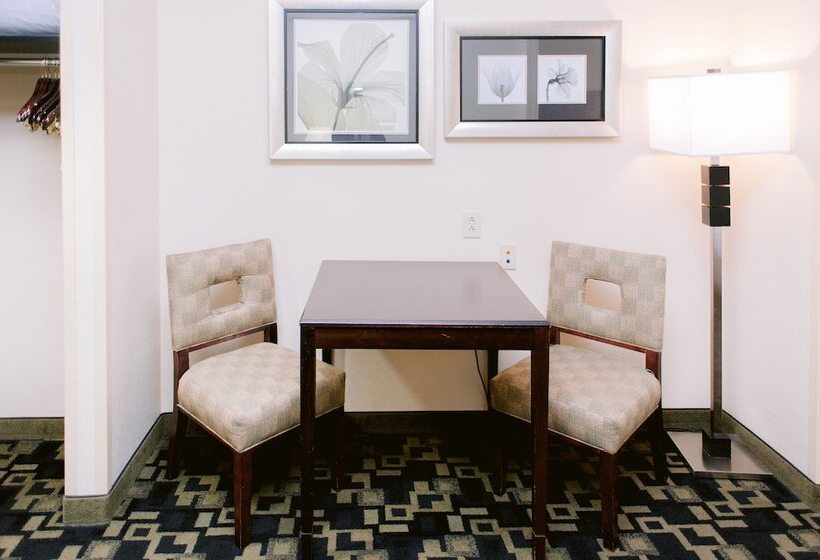 جناح, Holiday Inn Express Hotel Raleigh Southwest, An Ihg