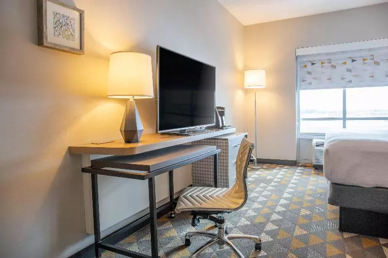 キングサイズベッドのスタンダードルーム, Holiday Inn Toledo Maumee I 80/90, An Ihg