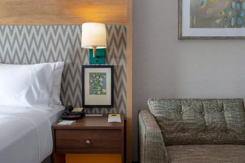 キングサイズベッドのスタンダードルーム, Holiday Inn Toledo Maumee I 80/90, An Ihg