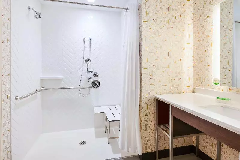 身障者適用キングサイズベッドルーム, Holiday Inn Toledo Maumee I 80/90, An Ihg