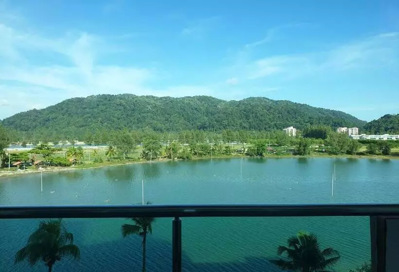 سوئیت با تخت بزرگ, Marina Island Pangkor Resort &