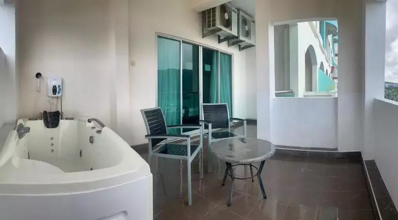 سوئیت با تخت بزرگ, Marina Island Pangkor Resort &