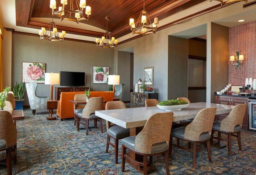 Полулюкс Кровать Кинг, Renaissance Montgomery Hotel & Spa At The Convention Center