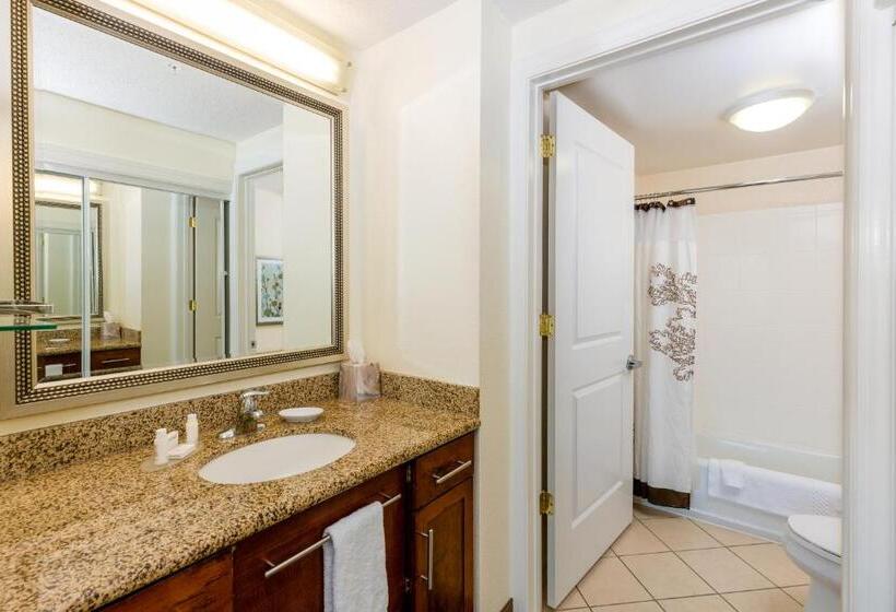 带大床的标准工作室, Residence Inn Florence