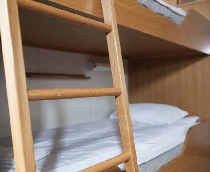 ルームシェアのワンベッド, Stf Af Chapman & Skeppsholmen