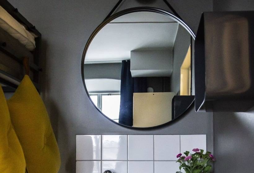 ルームシェアのワンベッド, Stf Af Chapman & Skeppsholmen