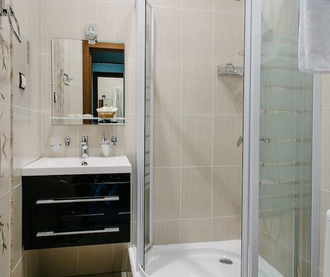 Quarto Superior, Anabel At Nevsky 88