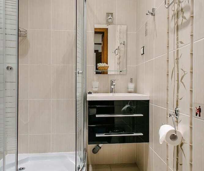 Quarto Superior, Anabel At Nevsky 88