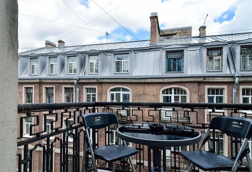 Quarto Superior, Anabel At Nevsky 88