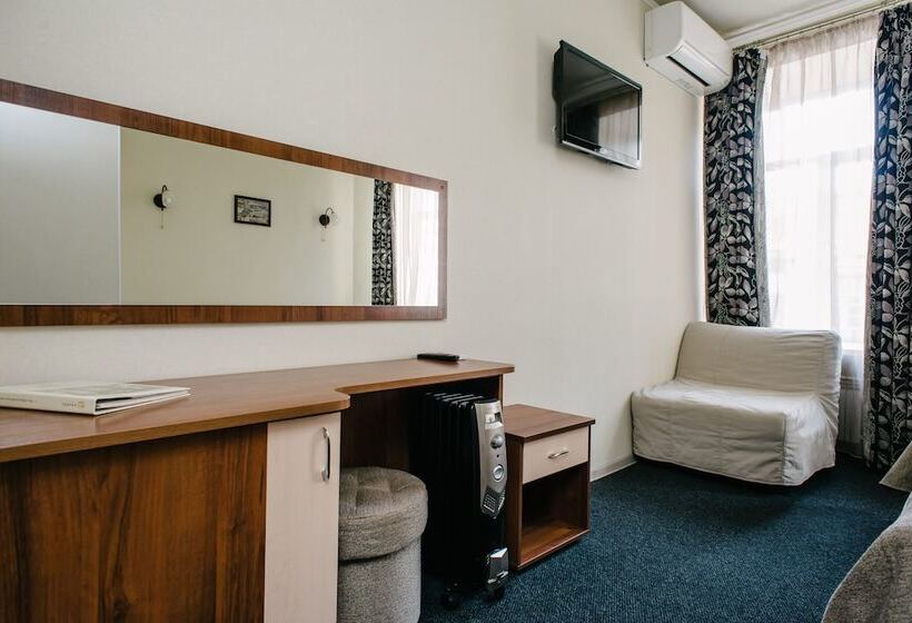 Quarto Superior, Anabel At Nevsky 88