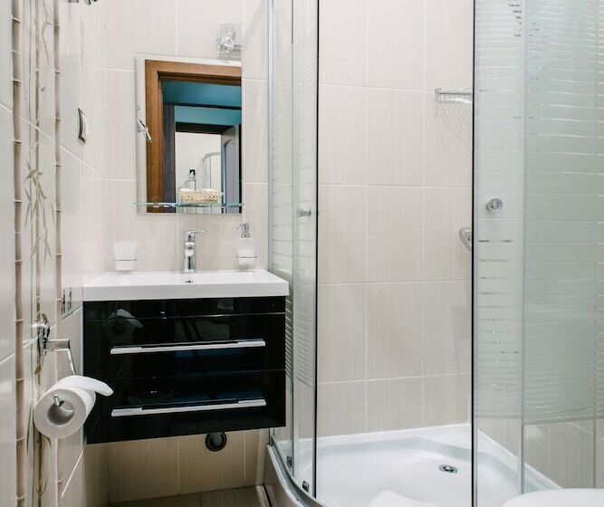 Quarto Familiar, Anabel At Nevsky 88