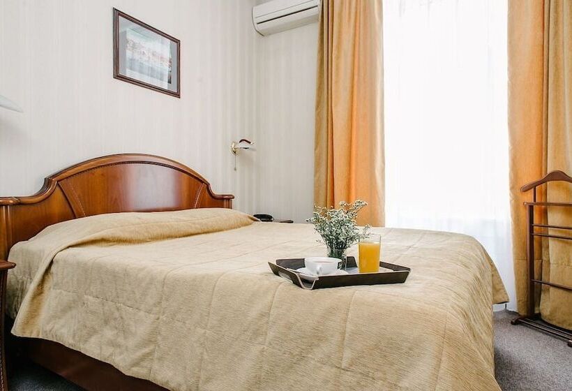 Quarto Superior, Anabel At Nevsky 88