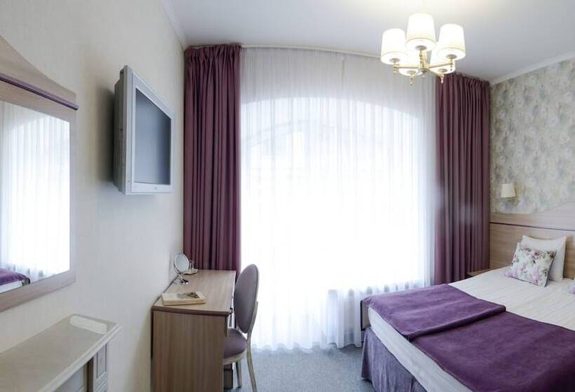 Quarto Superior, Anabel At Nevsky 88